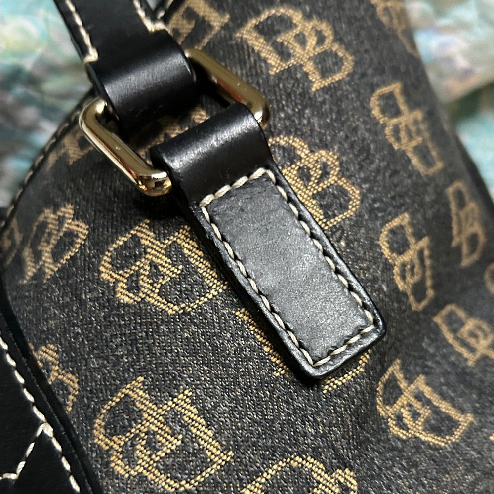 Dooney & Bourke Vintage signature Monogram canvas bucket shoulder bag - Picture 4 of 8